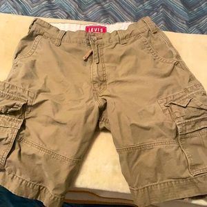 Men’s Levi’s cargo shorts